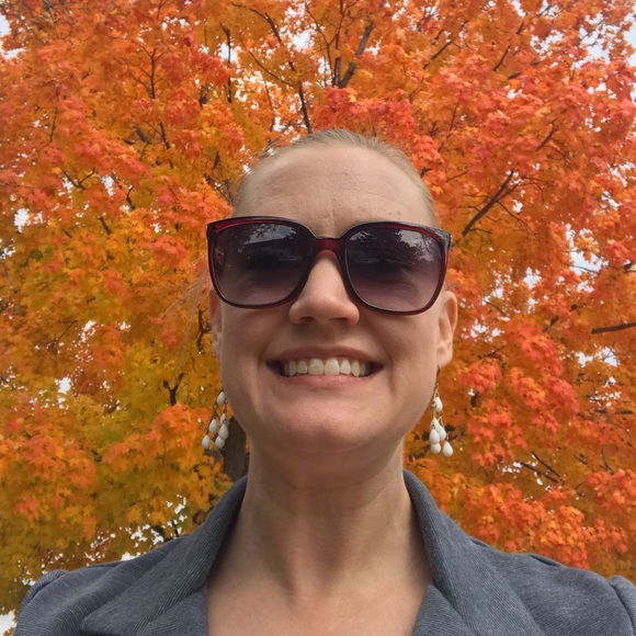 Meet your Posher, Lara - Picture 1 of 1